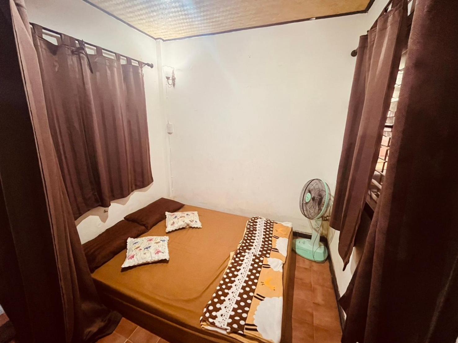 Hug Glur House Tour And Hostel (Adults Only) Chiang Mai Bagian luar foto