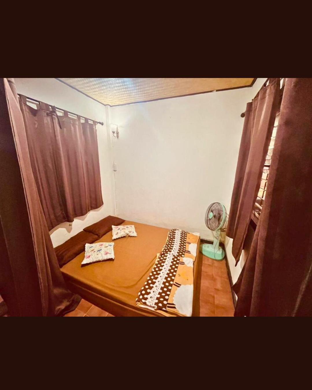 Hug Glur House Tour And Hostel (Adults Only) Chiang Mai Bagian luar foto