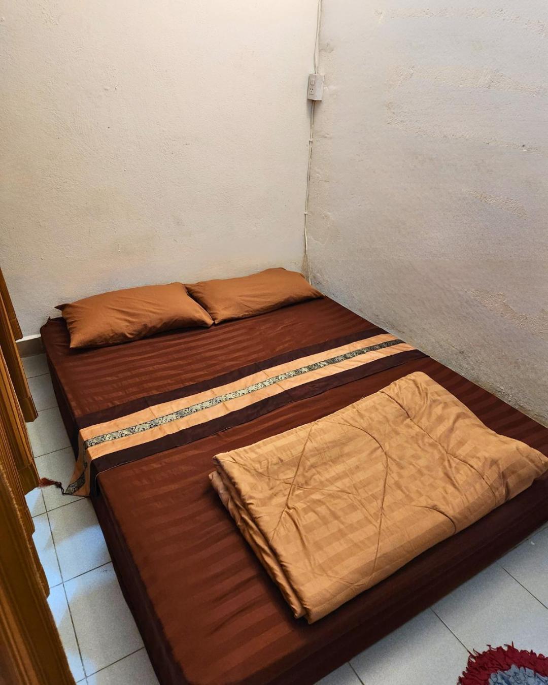Hug Glur House Tour And Hostel (Adults Only) Chiang Mai Bagian luar foto