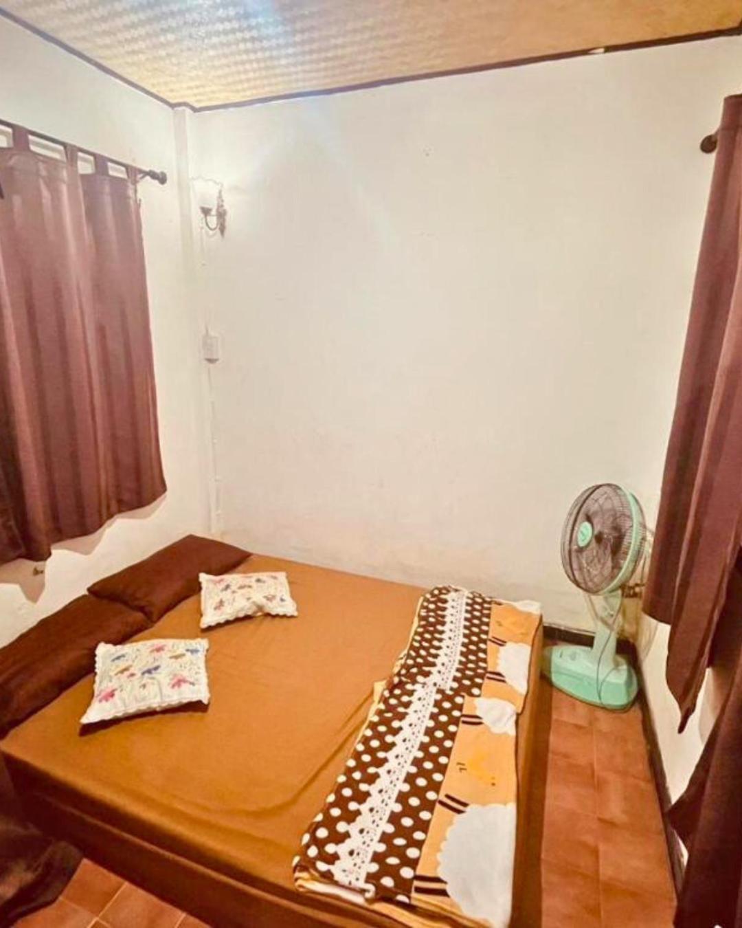 Hug Glur House Tour And Hostel (Adults Only) Chiang Mai Bagian luar foto