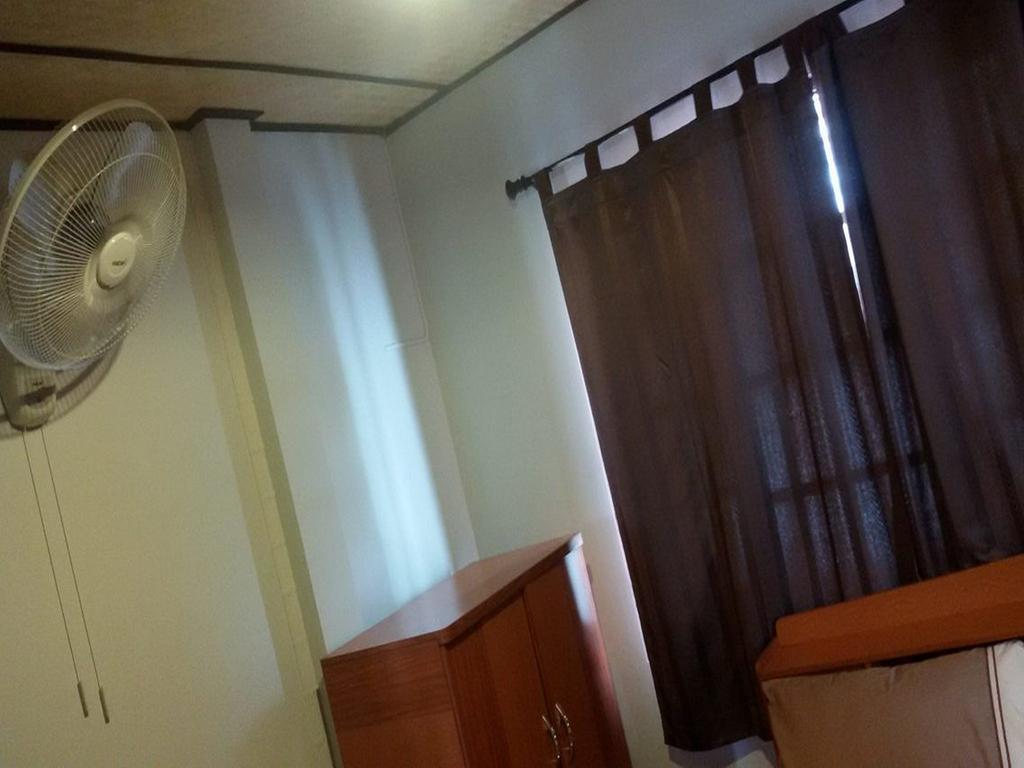 Hug Glur House Tour And Hostel (Adults Only) Chiang Mai Bagian luar foto